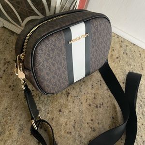New❤️ Michael Kors Jet Set Oval Small Crossbody Brown MK Signature Black Stripe